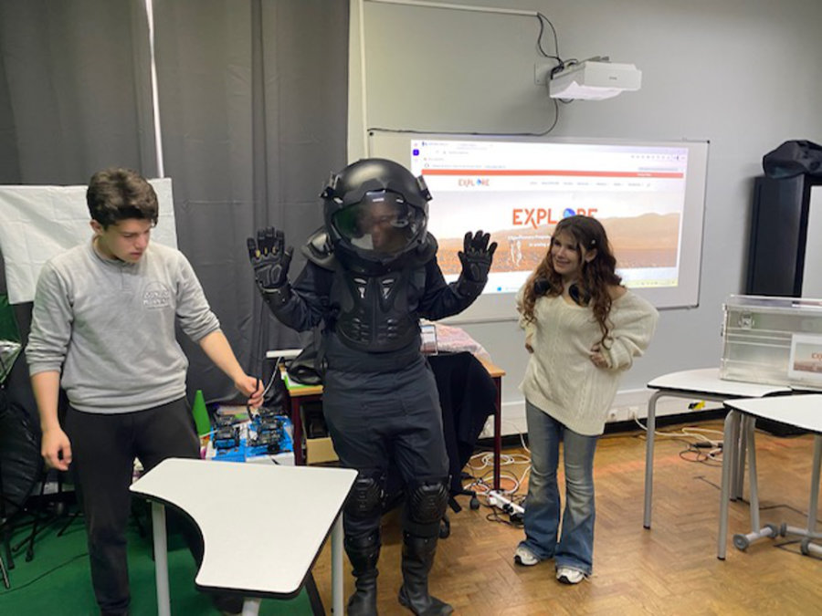 Students from Professor Agostinho da Silva School - donning