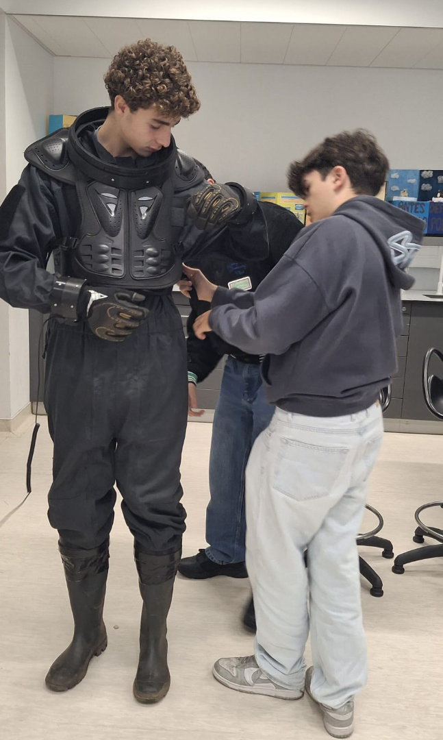 Students from Frei Gonçalo de Azevedo School - donning